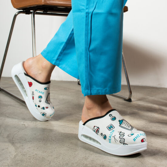 Alternative view of Дамско анатомично медицинско сабо на платформа