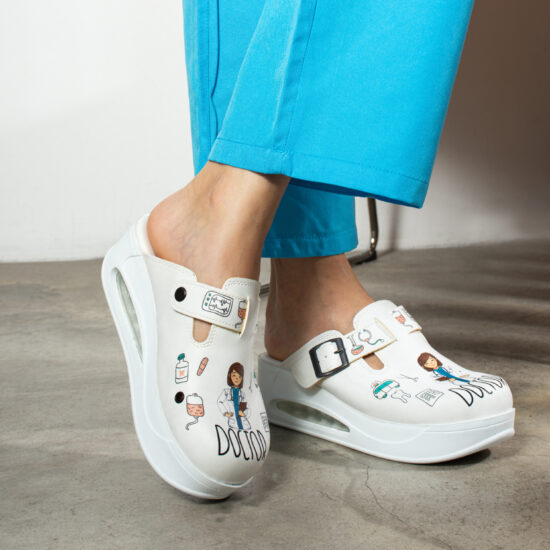 Alternative view of Дамско анатомично медицинско сабо на платформа