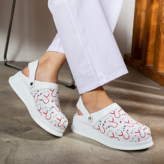 Alternative view of Професионално бяло  работно сабо с каишка