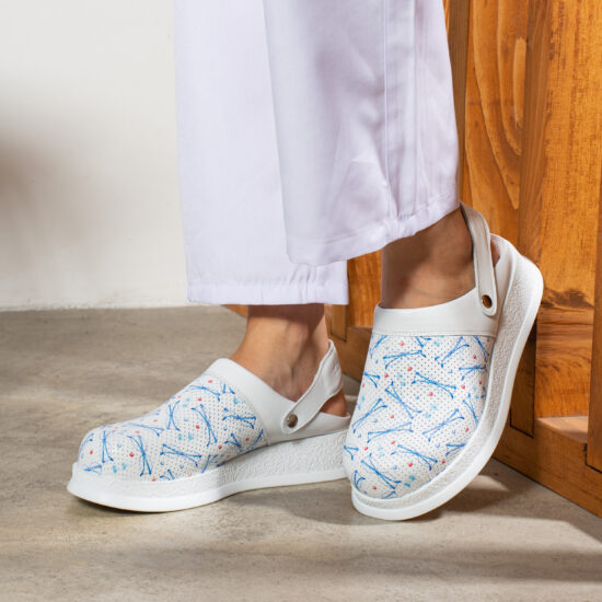 Професионално бяло работно сабо с каишка /