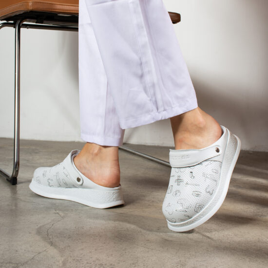 Med Sketch Професионално бяло работно сабо с каишка /