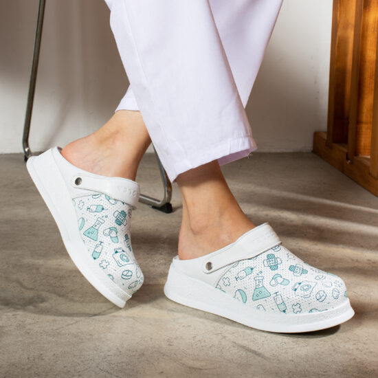 Професионално бяло работно сабо с каишка /