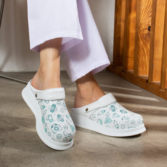 Професионално бяло работно сабо с каишка /