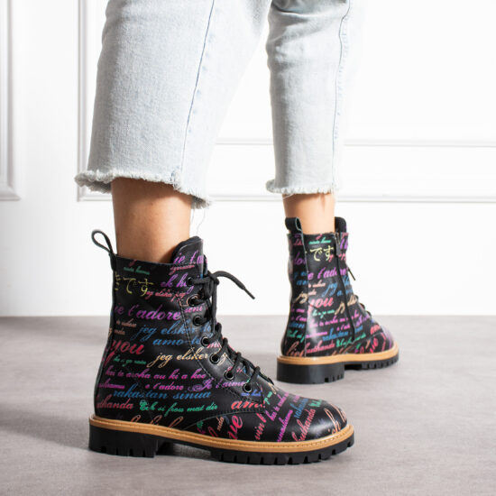 Черни дамски боти от естествена кожа с принт /