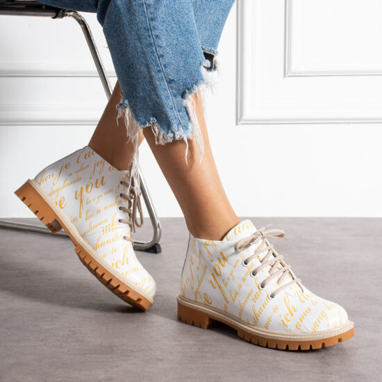 Alternative view of Дамски бели боти от естествена кожа с принт