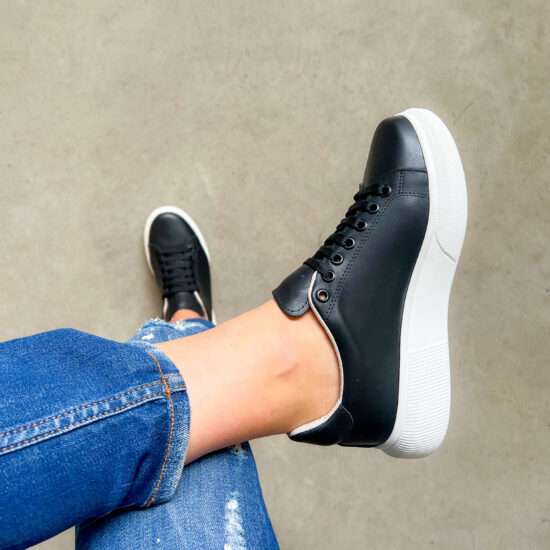 Анатомични дамски черни кецове от естествена кожа /