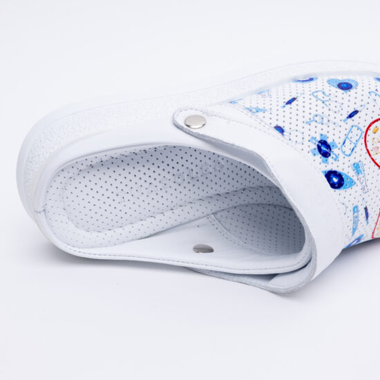 Бяло медицинско сабо от естествена кожа с каишка /