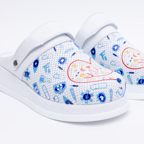 Бяло медицинско сабо от естествена кожа с каишка /