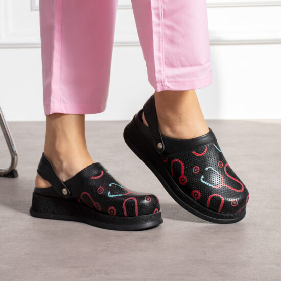 Nocturnia Черно медицинско сабо от естествена кожа с каишка /