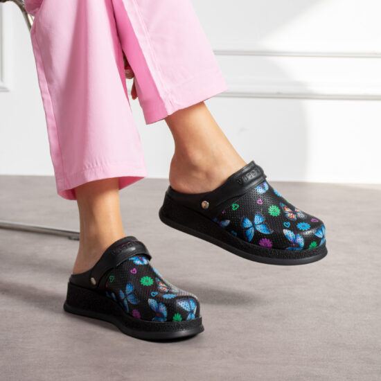 Черно анатомично сабо от естествена кожа с каишка /