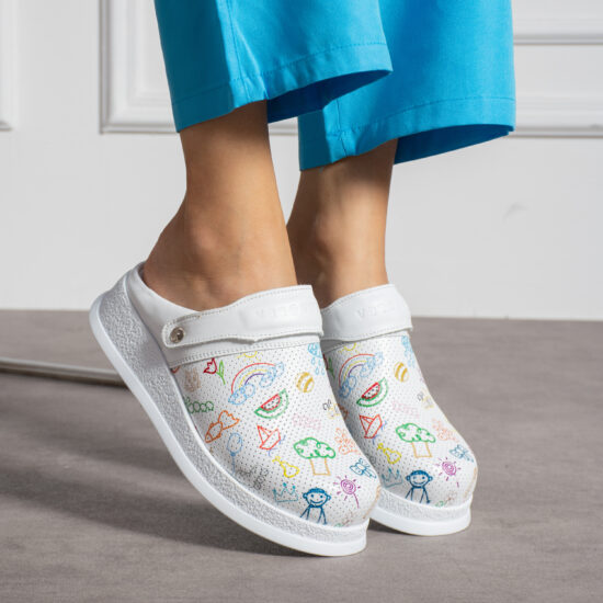 Бяло анатомично сабо от естествена кожа с каишка /