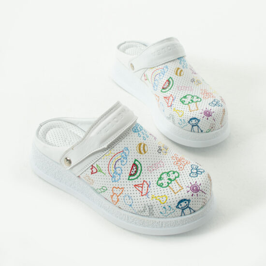 Бяло анатомично сабо от естествена кожа с каишка /