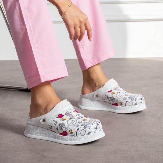 Бяло медицинско анатомично сабо от естествена кожа /