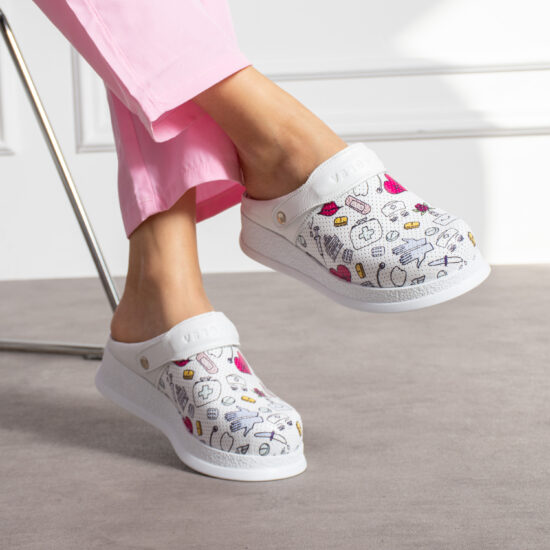 Бяло медицинско анатомично сабо от естествена кожа /