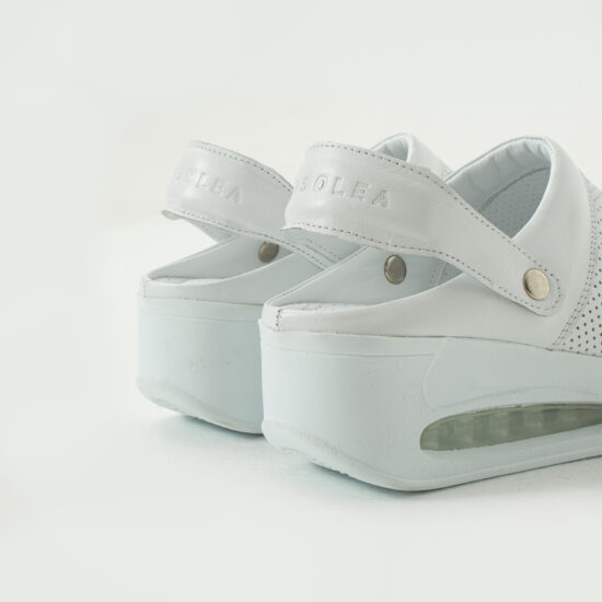 Анатомично кожено сабо на платформа с каишка /