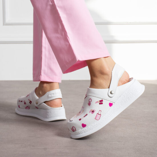 Бяло анатомично сабо от естествена кожа с каишка /