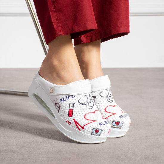 Анатомично кожено сабо на платформа с каишка /