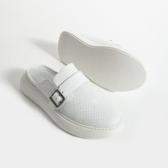 Бяло мъжко сабо от естествена кожа с катарама /