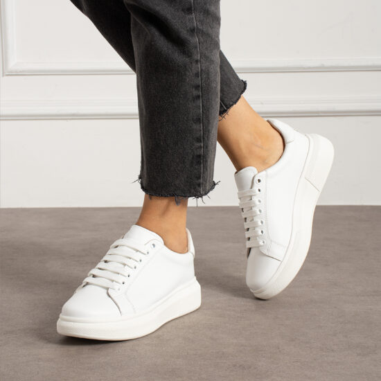 Анатомични бели дамски кецове от естествена кожа /