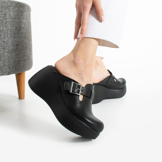 Alternative view of Дамско черно анатомично сабо на висока платформа от естествена кожа