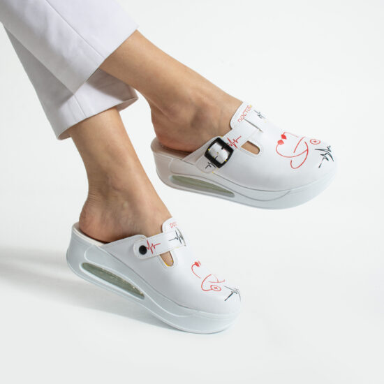 Alternative view of Дамско медицинско работно сабо на платформа