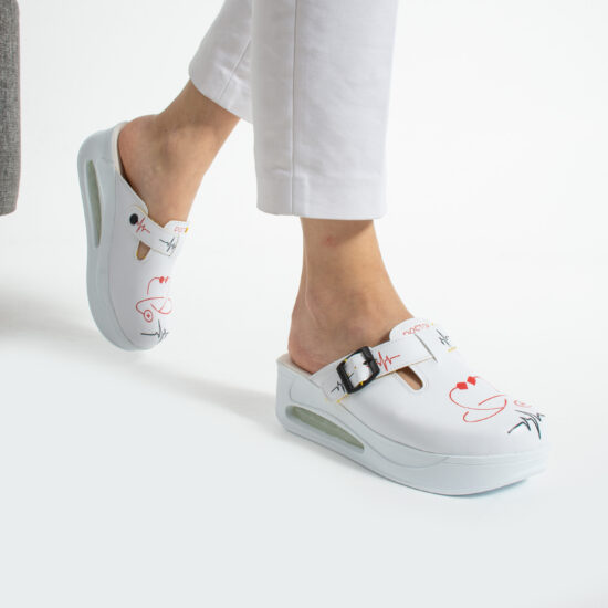 Дамско медицинско работно сабо на платформа /