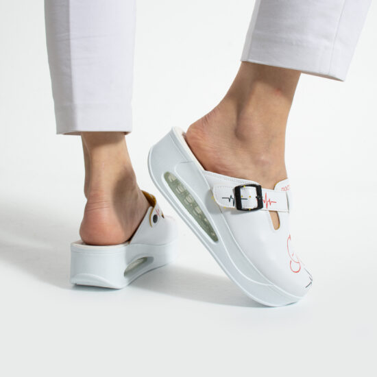 Дамско медицинско работно сабо на платформа /