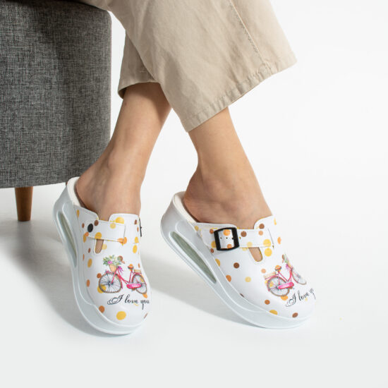 Дамско цветно анатомично работно сабо на платформа /