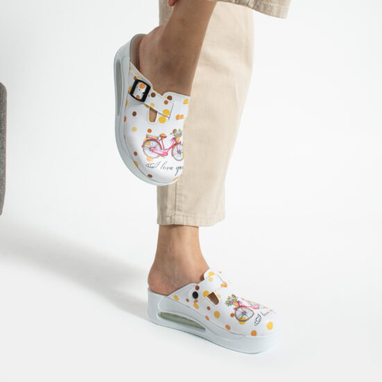 Дамско цветно анатомично работно сабо на платформа /