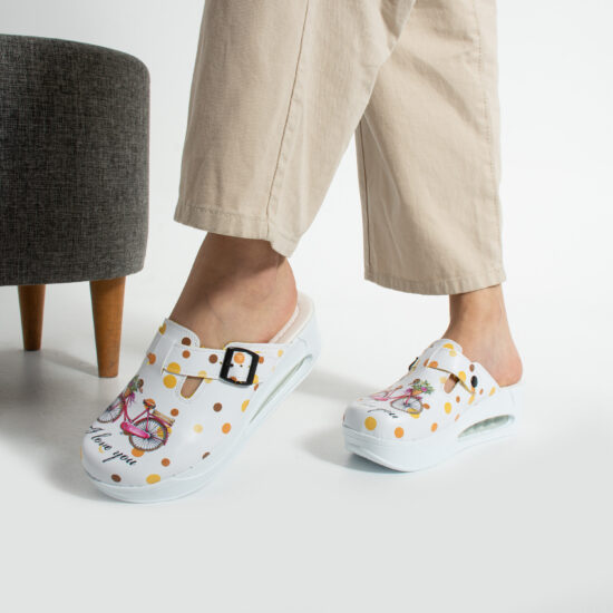 Дамско цветно анатомично работно сабо на платформа /