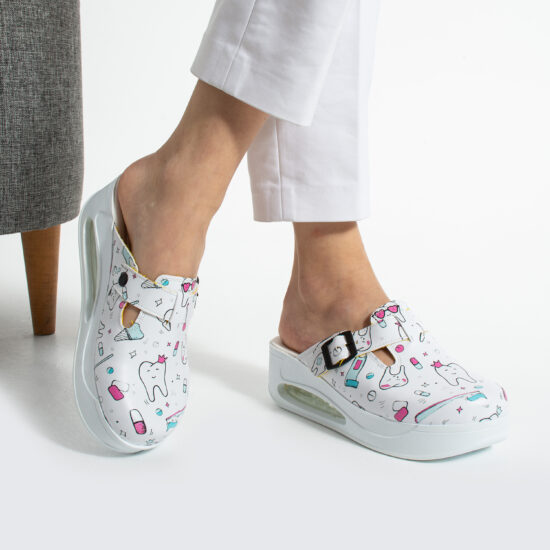 Дамско работно сабо на платформа за зъболекари /