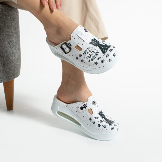 Дамско цветно анатомично работно сабо на платформа /