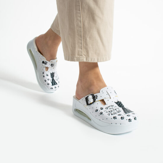 Дамско цветно анатомично работно сабо на платформа /