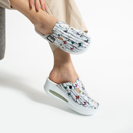 Дамско цветно анатомично работно сабо на платформа /