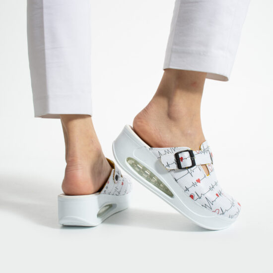 Дамско медицинско работно сабо на платформа /