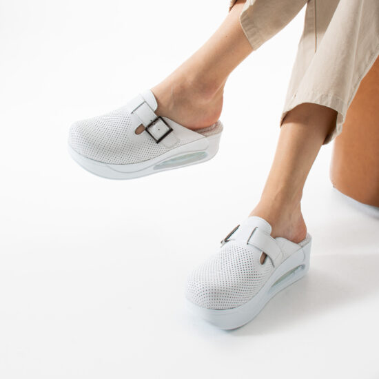 Бели анатомични чехли от естествена кожа на платформа /