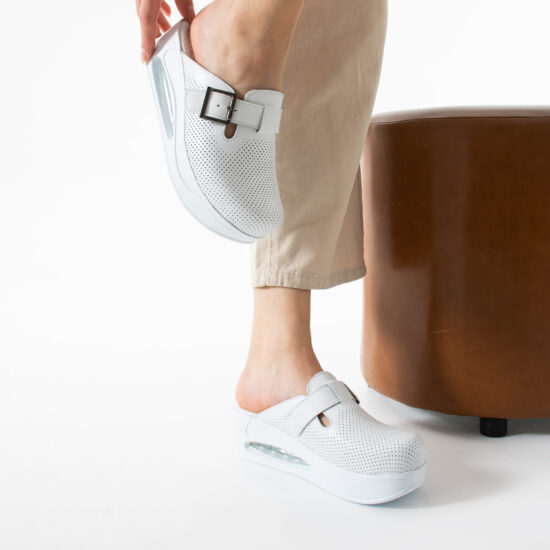 Бели анатомични чехли от естествена кожа на платформа /