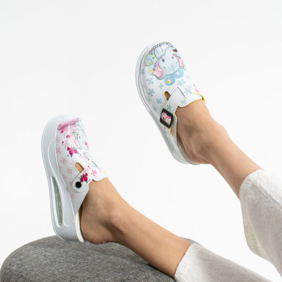 Дамско цветно анатомично работно сабо на платформа /