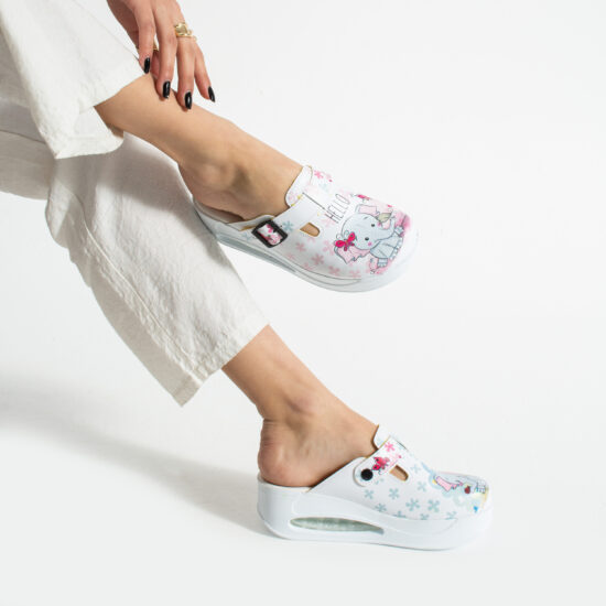 Дамско цветно анатомично работно сабо на платформа /