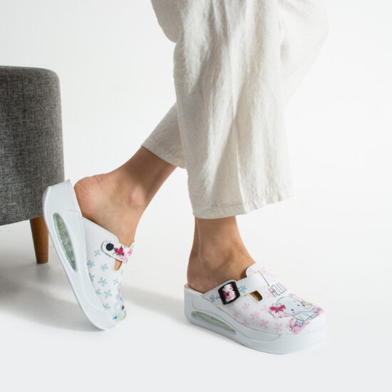 Дамско цветно анатомично работно сабо на платформа /