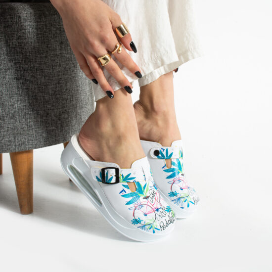 Alternative view of Дамско цветно анатомично работно сабо на платформа