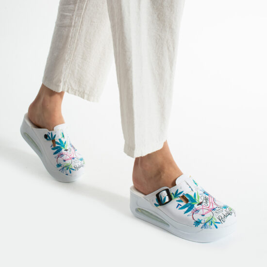 Дамско цветно анатомично работно сабо на платформа /