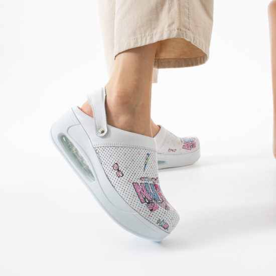 Анатомични медицински чехли от естествена кожа на платформа /