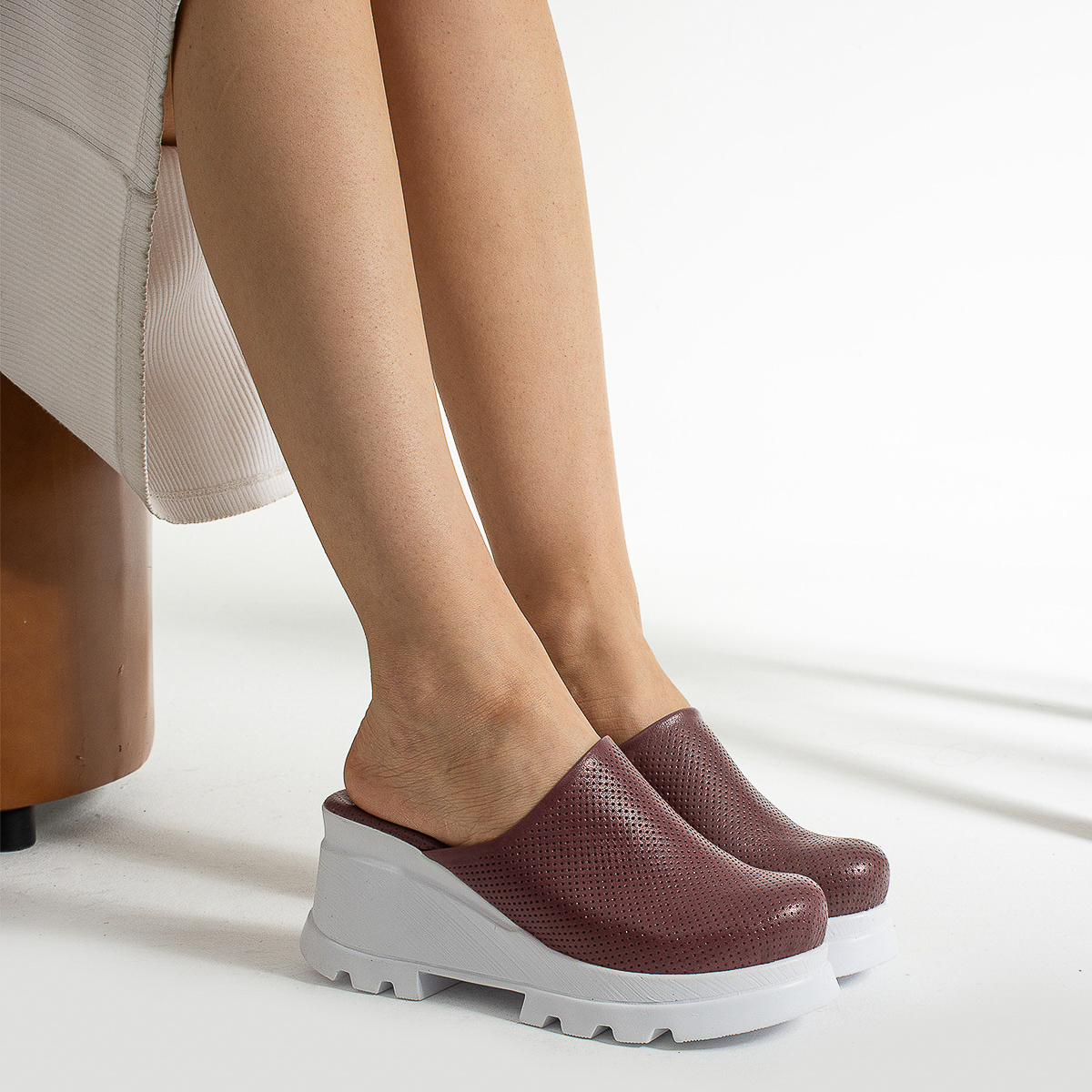 Анатомично червено кожено сабо на платформа Анатомични чехли на платформа Едноцветни 12 Анатомично червено кожено сабо на платформа - Image 2