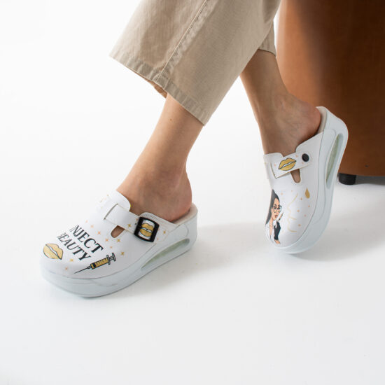 Дамско анатомично сабо на платформа за естетичен център /