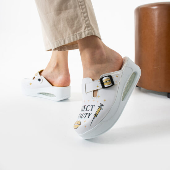 Дамско анатомично сабо на платформа за естетичен център /