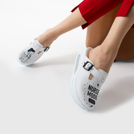 Дамско анатомично медицинско сабо на платформа /