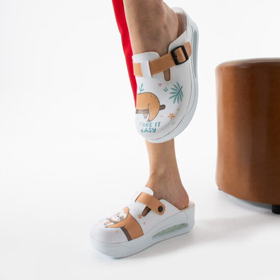 Дамско цветно анатомично работно сабо на платформа /