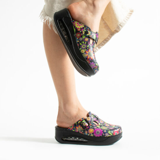 Дамско цветно анатомично работно сабо на платформа /