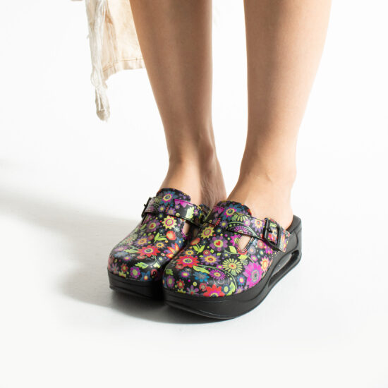 Дамско цветно анатомично работно сабо на платформа /